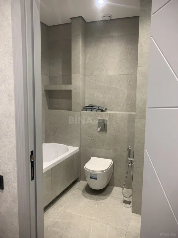 Satılır 4 otaqlı mənzil 182 m²