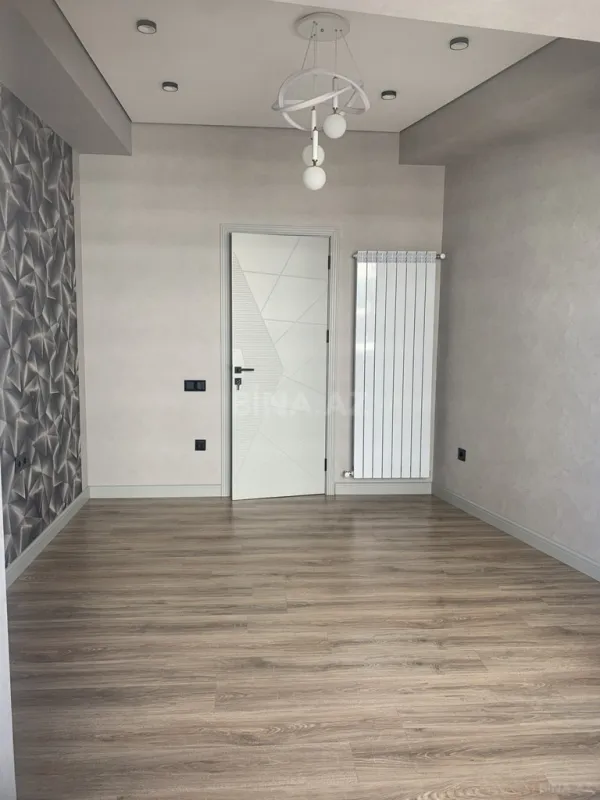 Satılır 4 otaqlı mənzil 182 m²