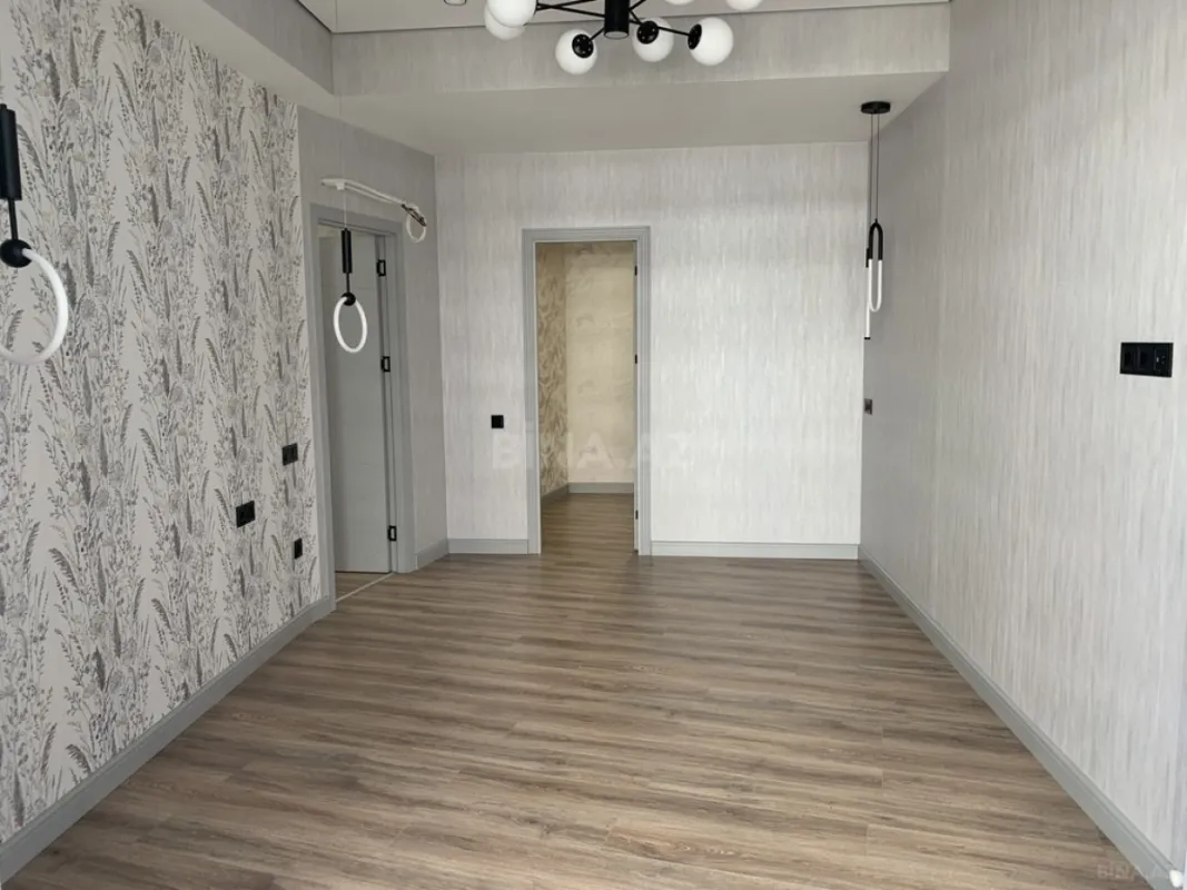 Satılır 4 otaqlı mənzil 182 m²