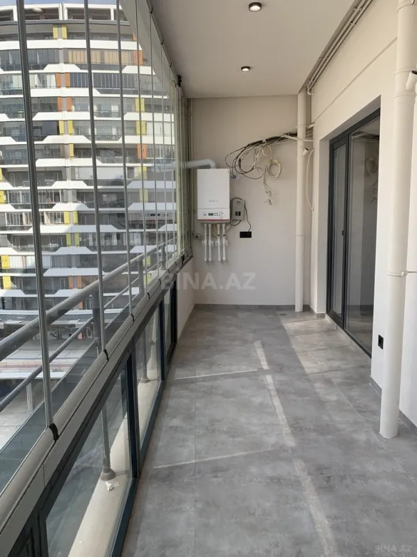 Satılır 4 otaqlı mənzil 182 m²