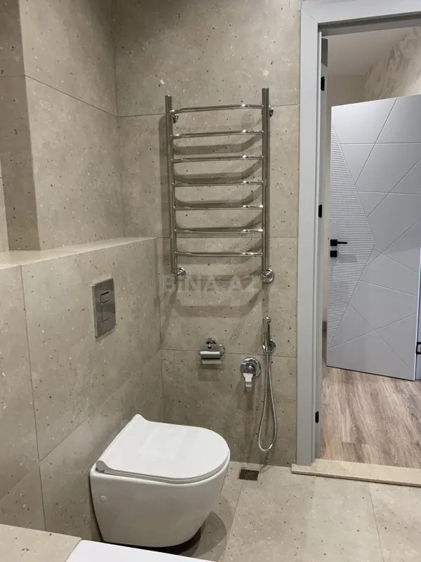 Satılır 4 otaqlı mənzil 182 m²