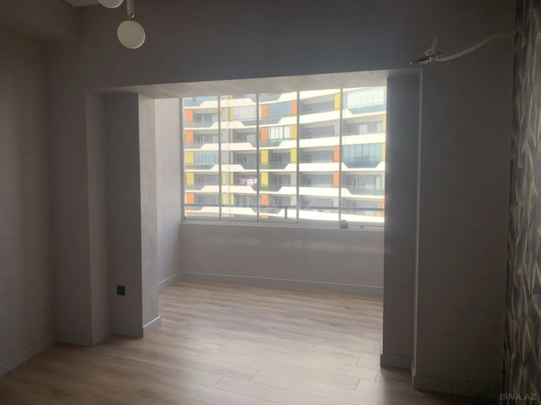 Satılır 4 otaqlı mənzil 182 m²