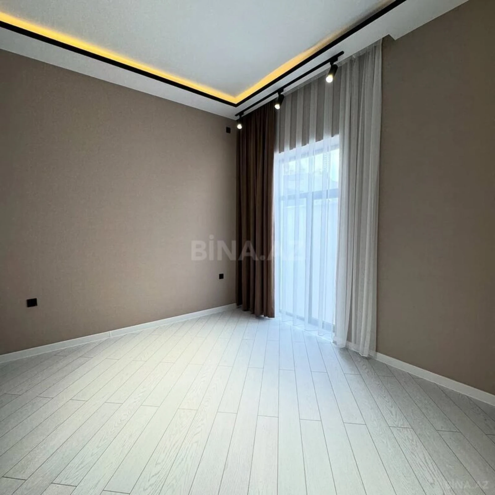 Satılır 4 otaqlı həyət evi 180 m²