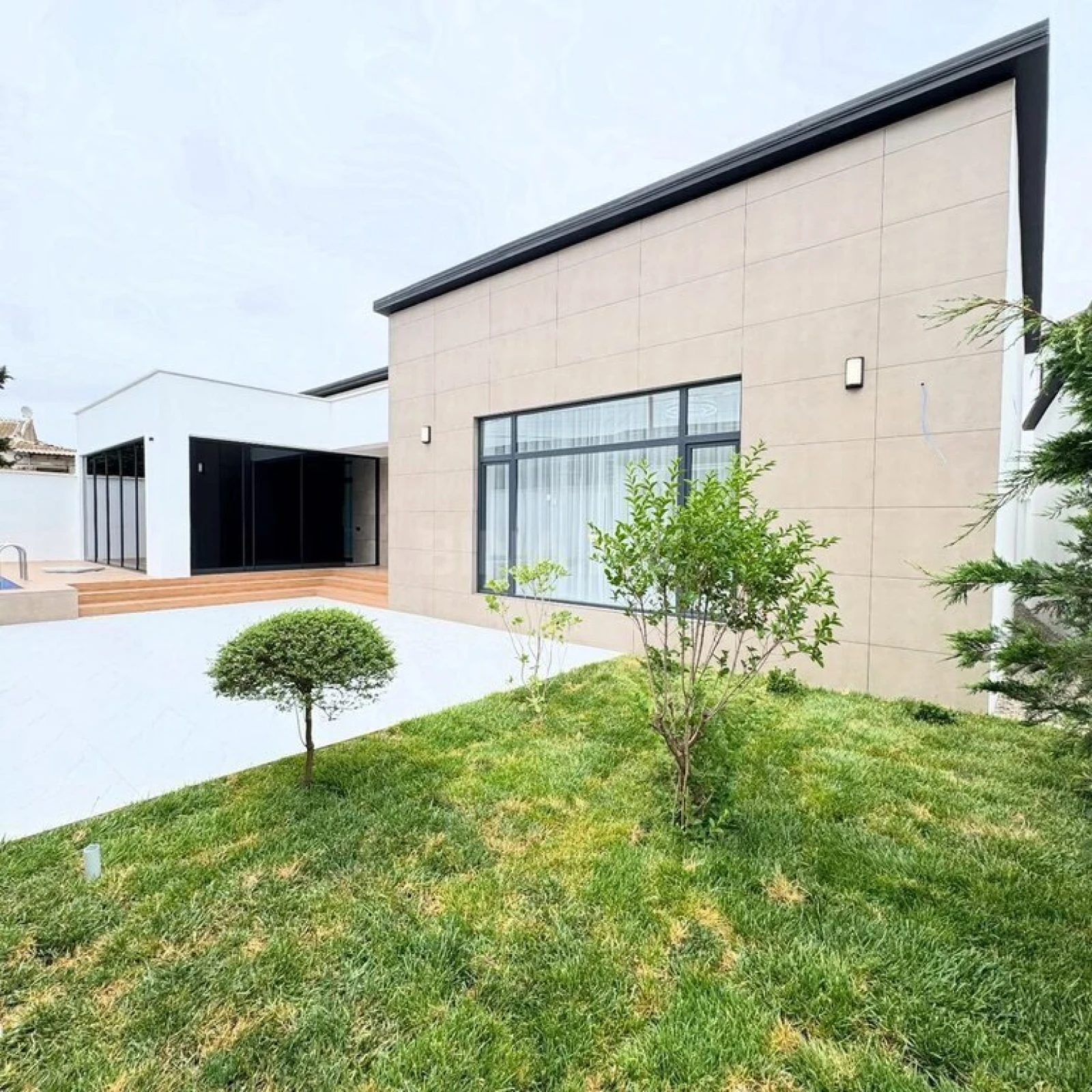 Satılır 4 otaqlı həyət evi 180 m²