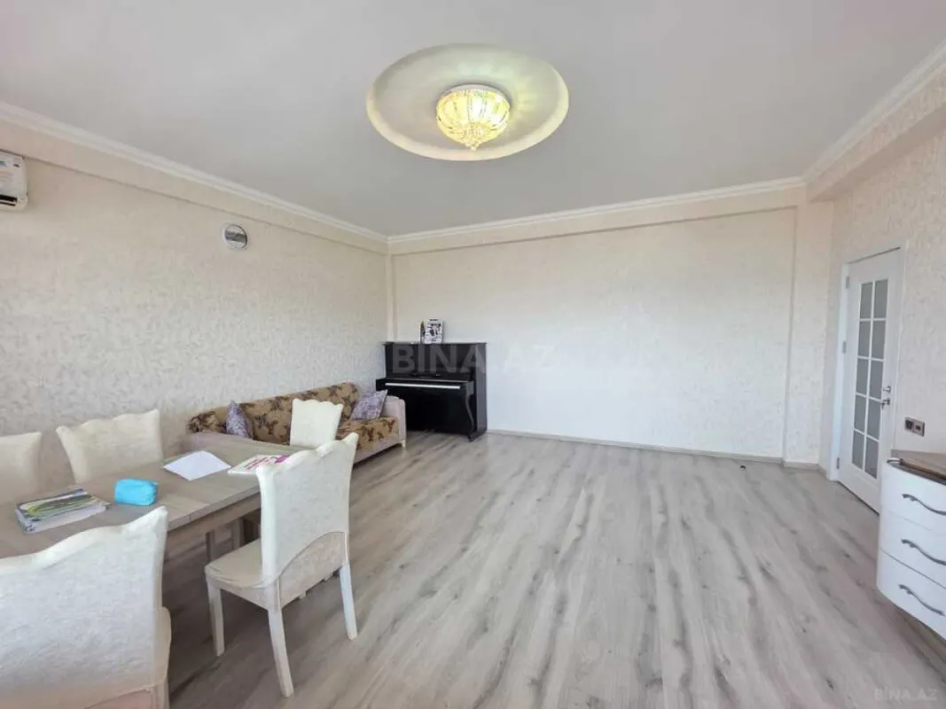 Satılır 3 otaqlı mənzil 110 m²