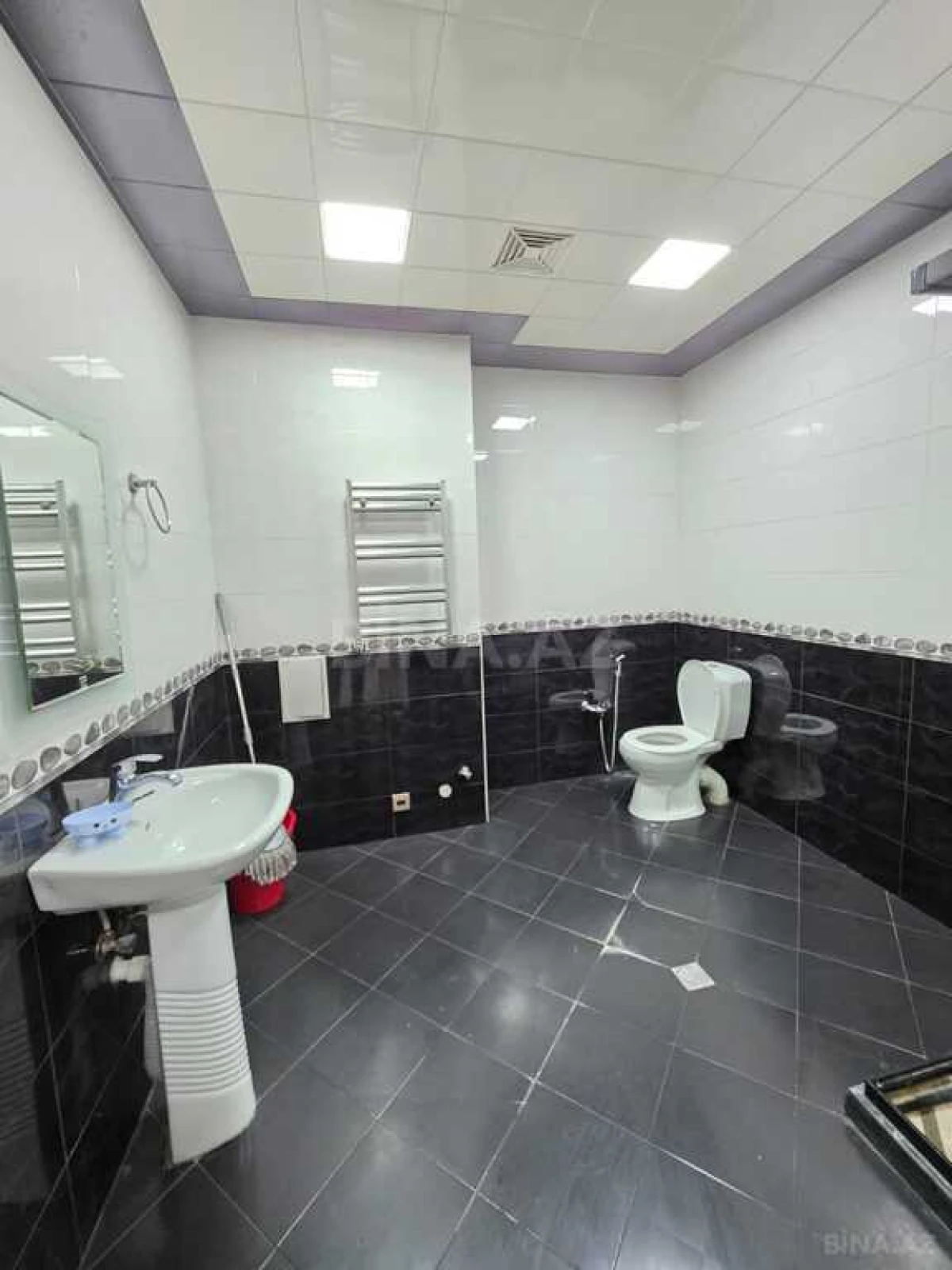 Satılır 3 otaqlı mənzil 110 m²