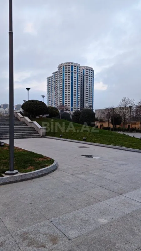Satılır 3 otaqlı mənzil 140 m²