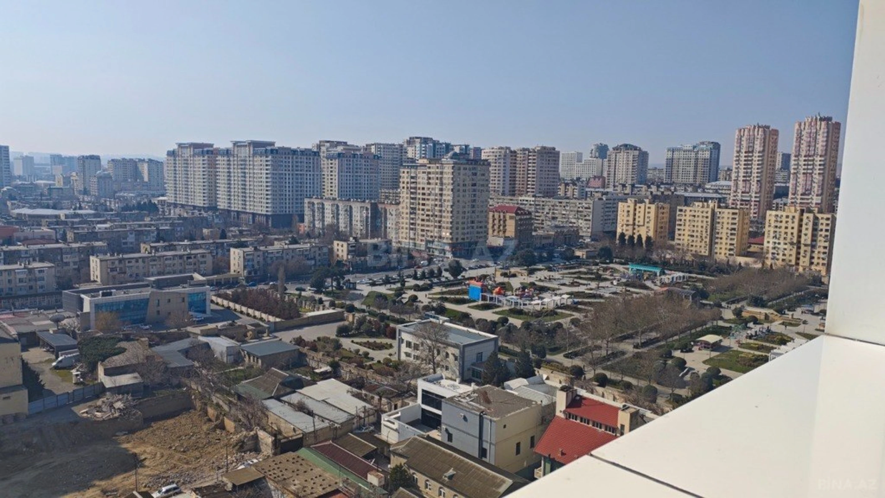 Satılır 3 otaqlı mənzil 140 m²