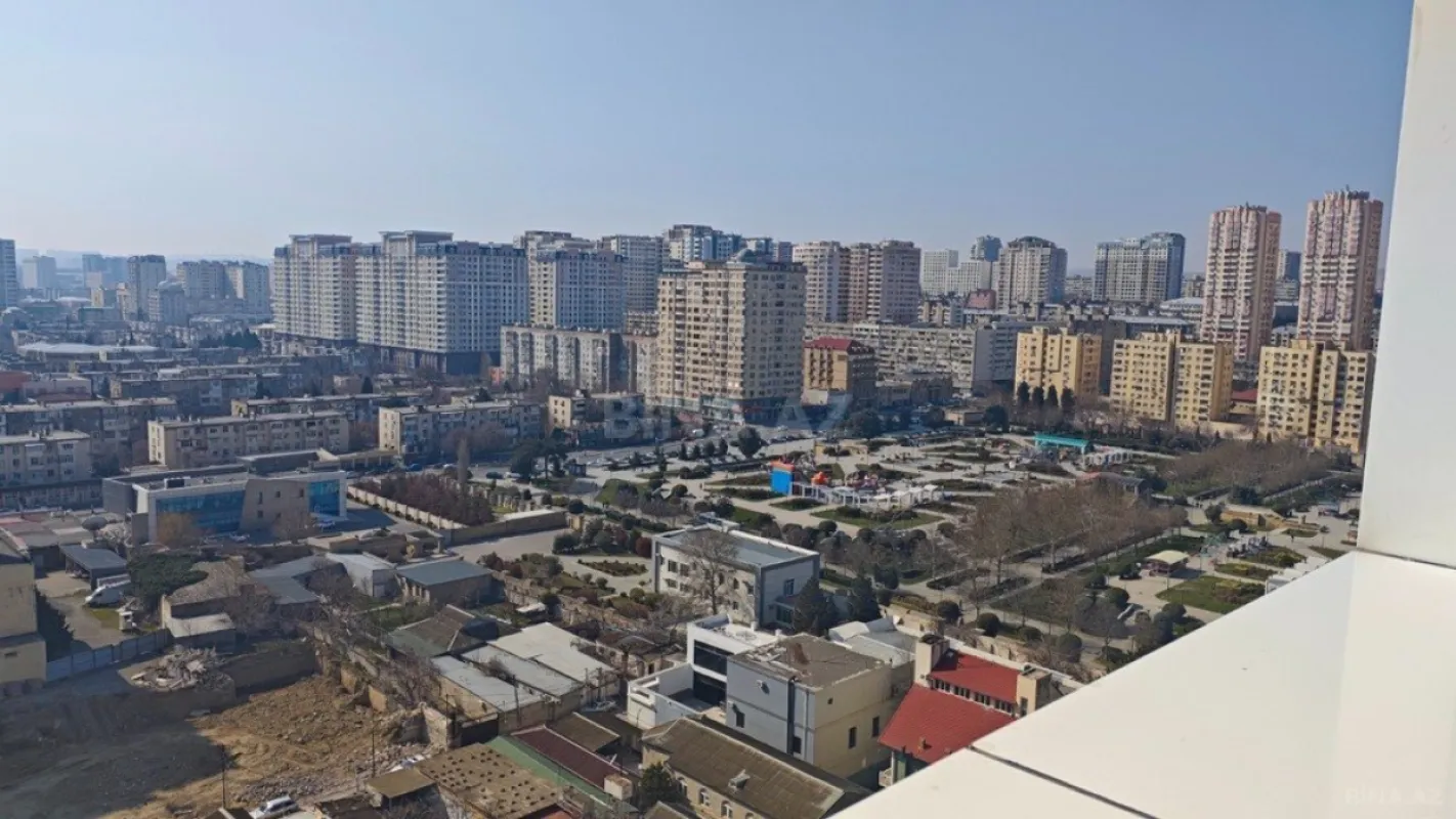 Satılır 3 otaqlı mənzil 140 m²