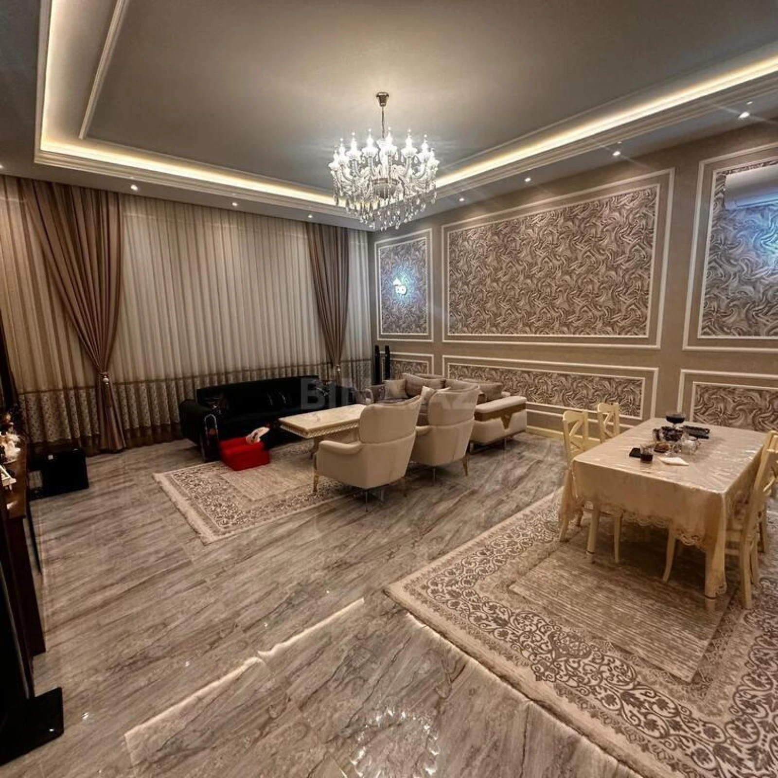 Satılır 5 otaqlı həyət evi 250 m²