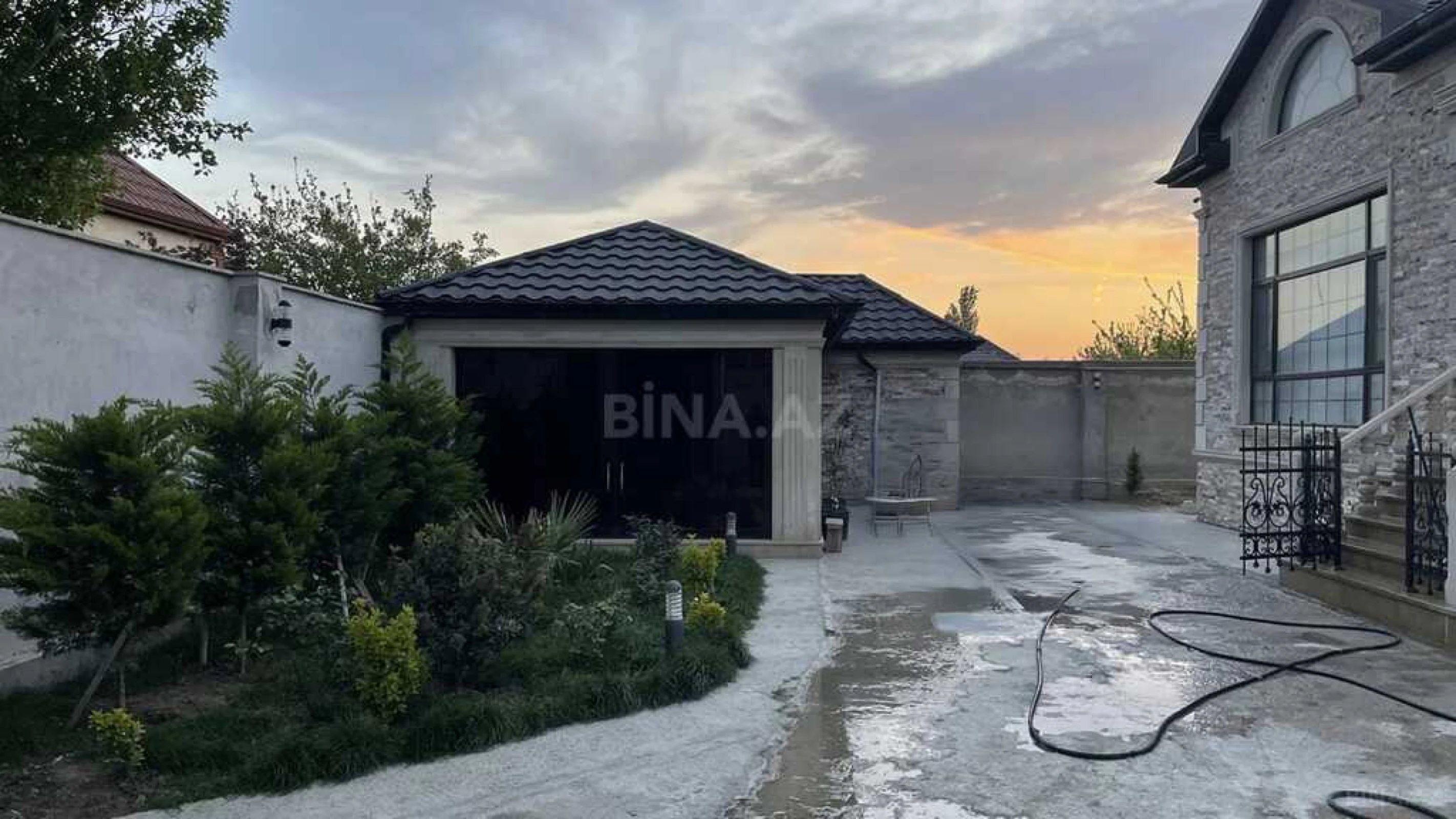 Satılır 5 otaqlı həyət evi 250 m²