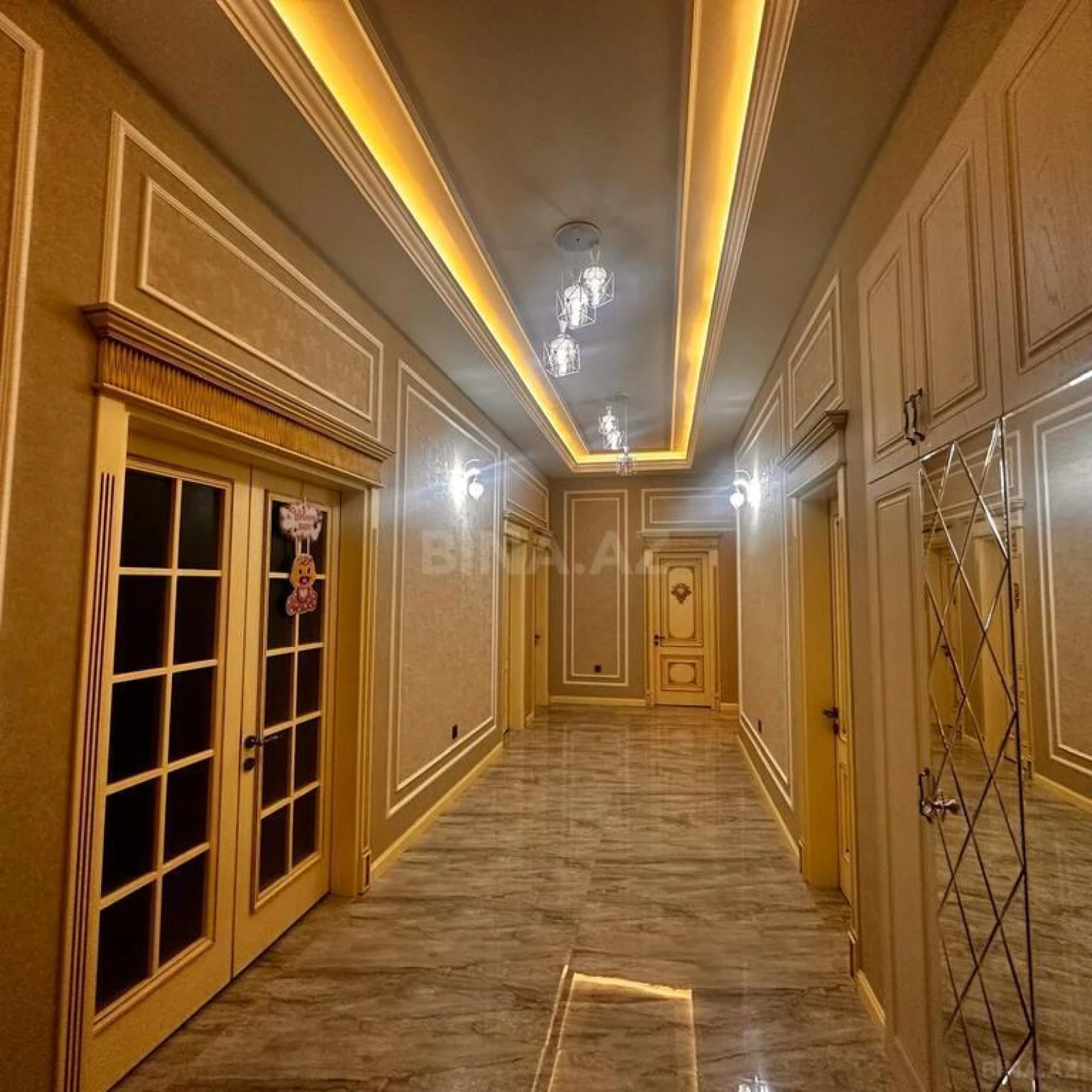Satılır 5 otaqlı həyət evi 250 m²