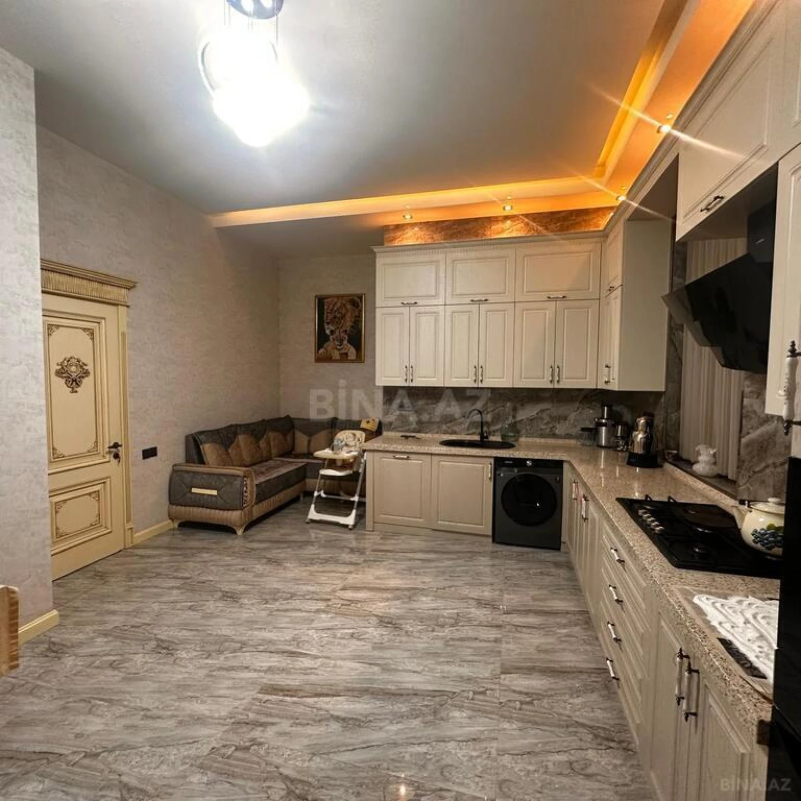 Satılır 5 otaqlı həyət evi 250 m²