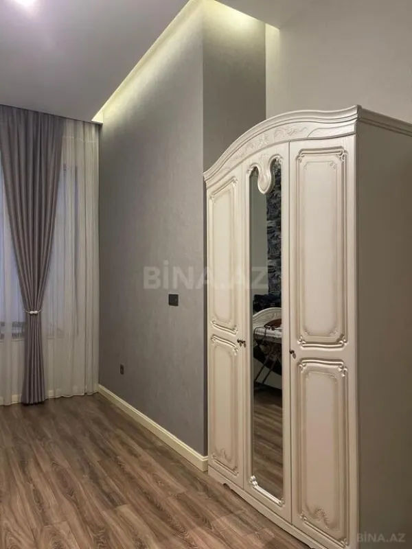 Satılır 5 otaqlı həyət evi 250 m²