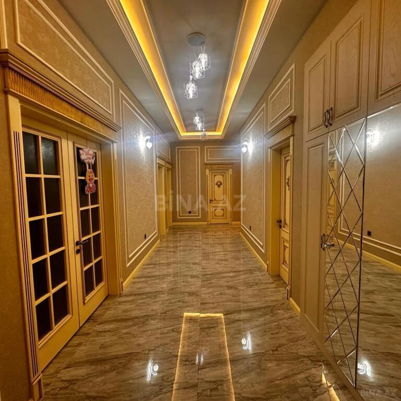 Satılır 5 otaqlı həyət evi 250 m²