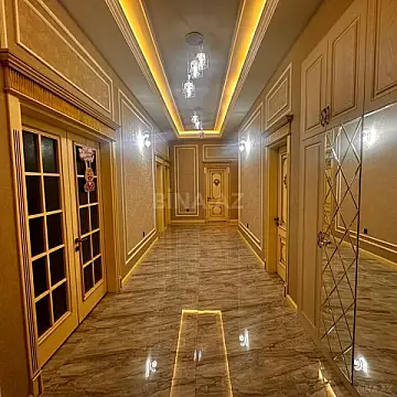 Satılır 5 otaqlı həyət evi 250 m²