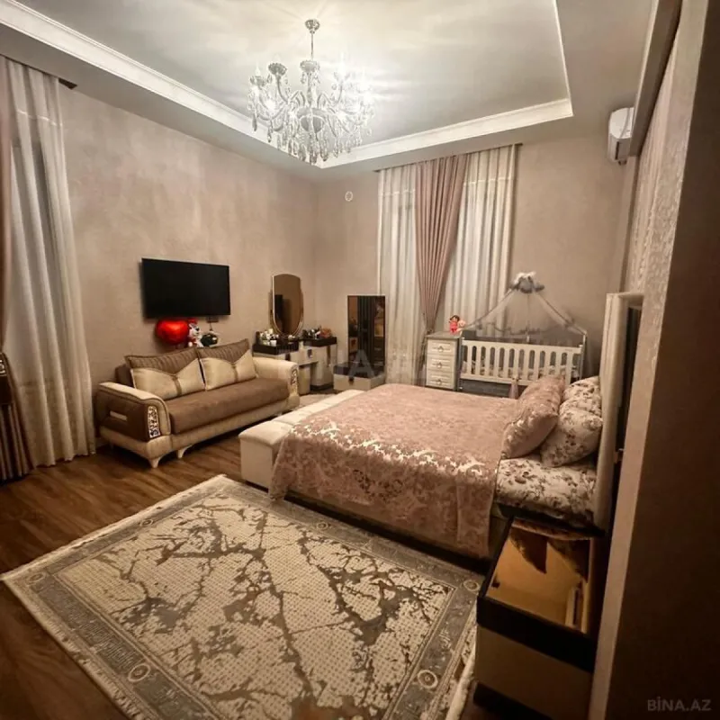 Satılır 5 otaqlı həyət evi 250 m²