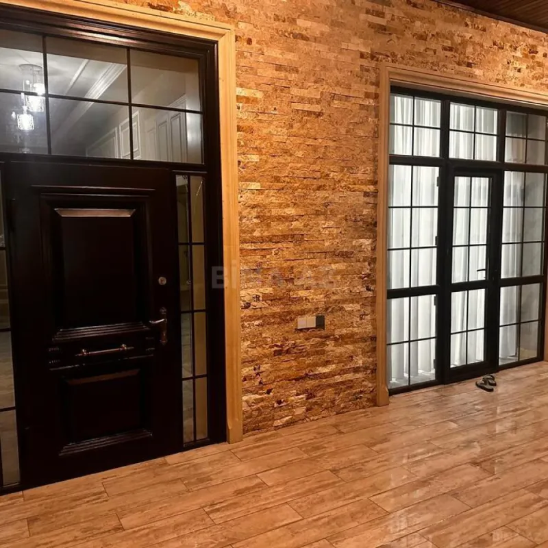 Satılır 5 otaqlı həyət evi 250 m²