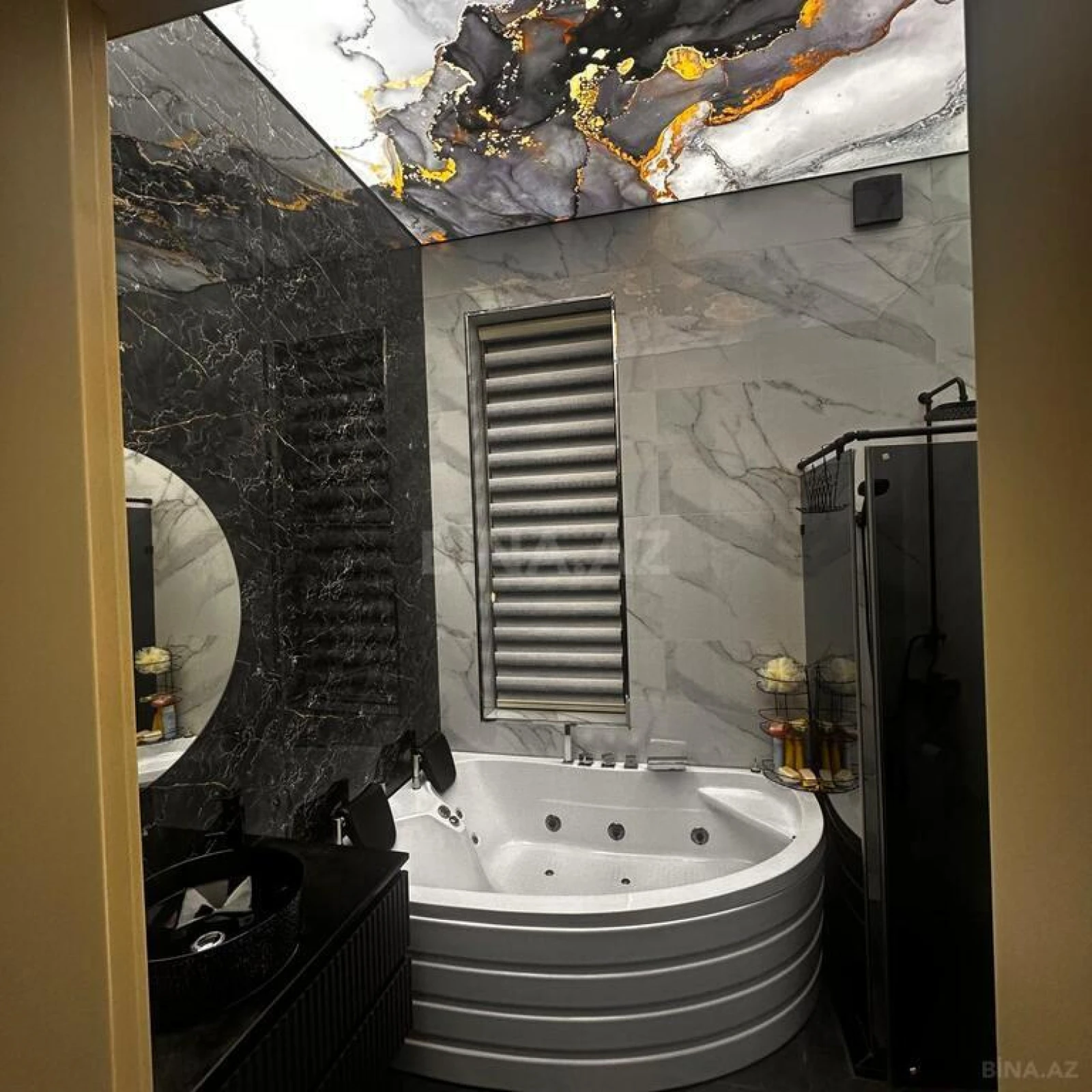 Satılır 5 otaqlı həyət evi 250 m²