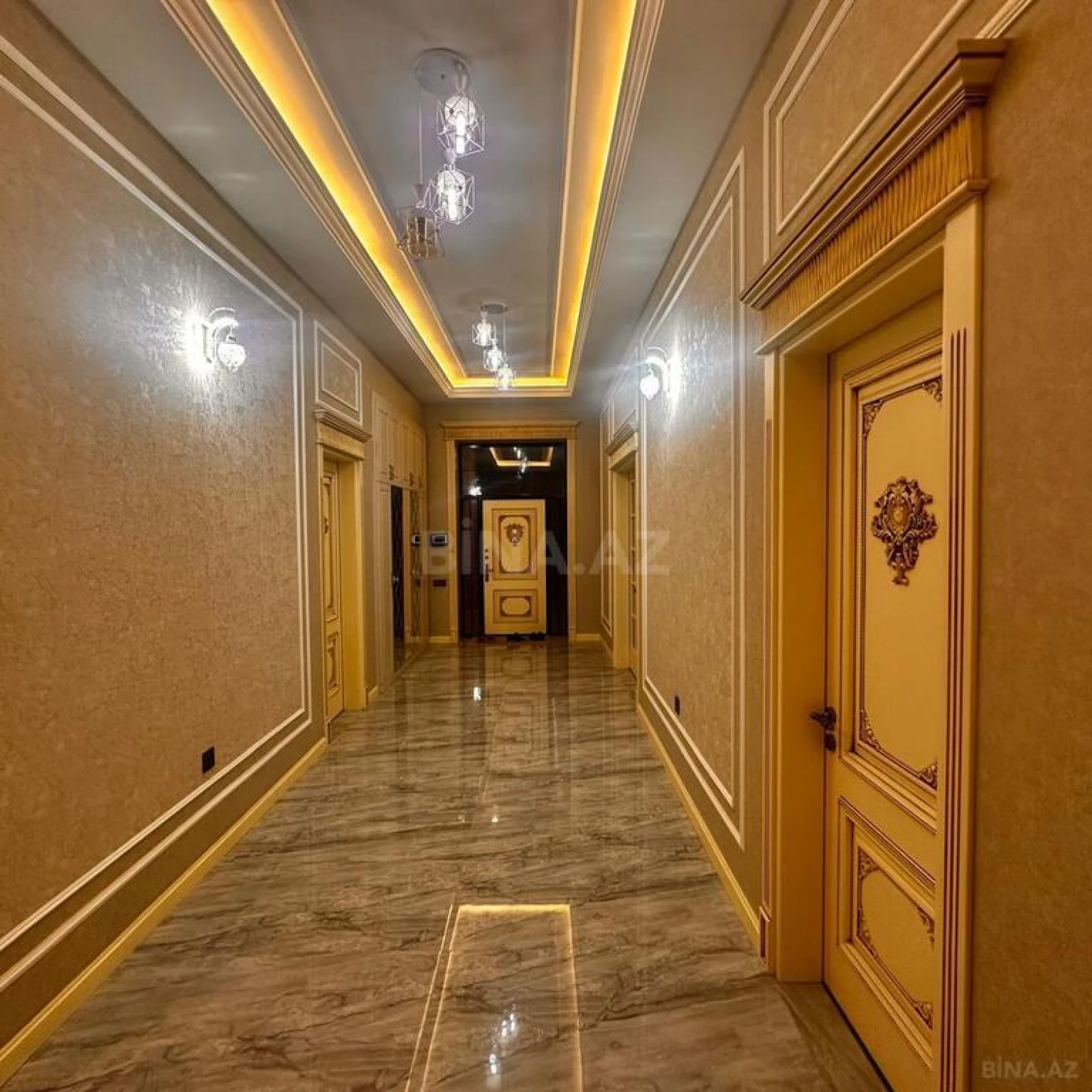 Satılır 5 otaqlı həyət evi 250 m²