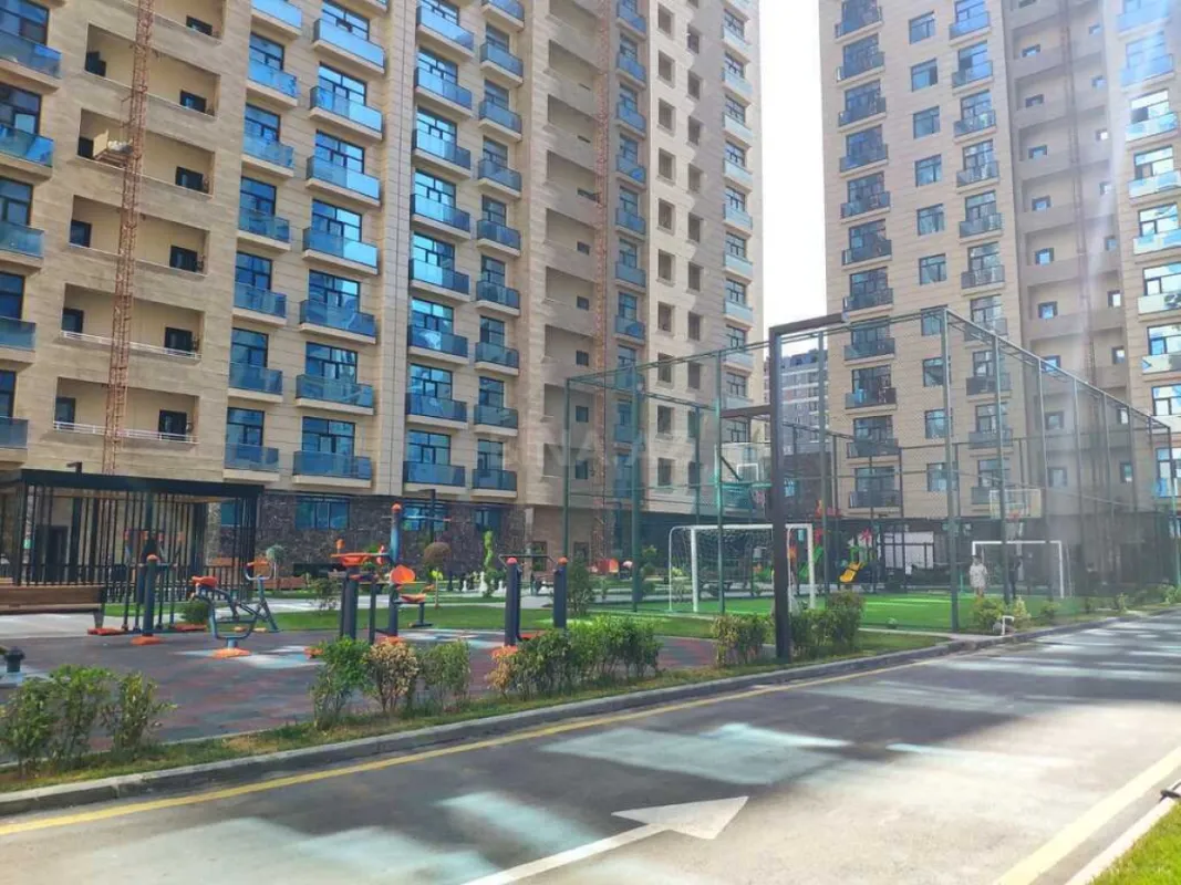 Satılır 4 otaqlı mənzil 149 m²