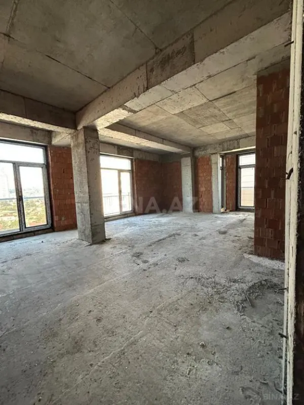 Satılır 4 otaqlı mənzil 149 m²