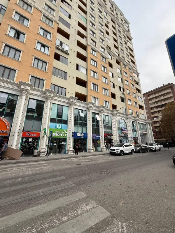 Satılır 3 otaqlı mənzil 122 m²
