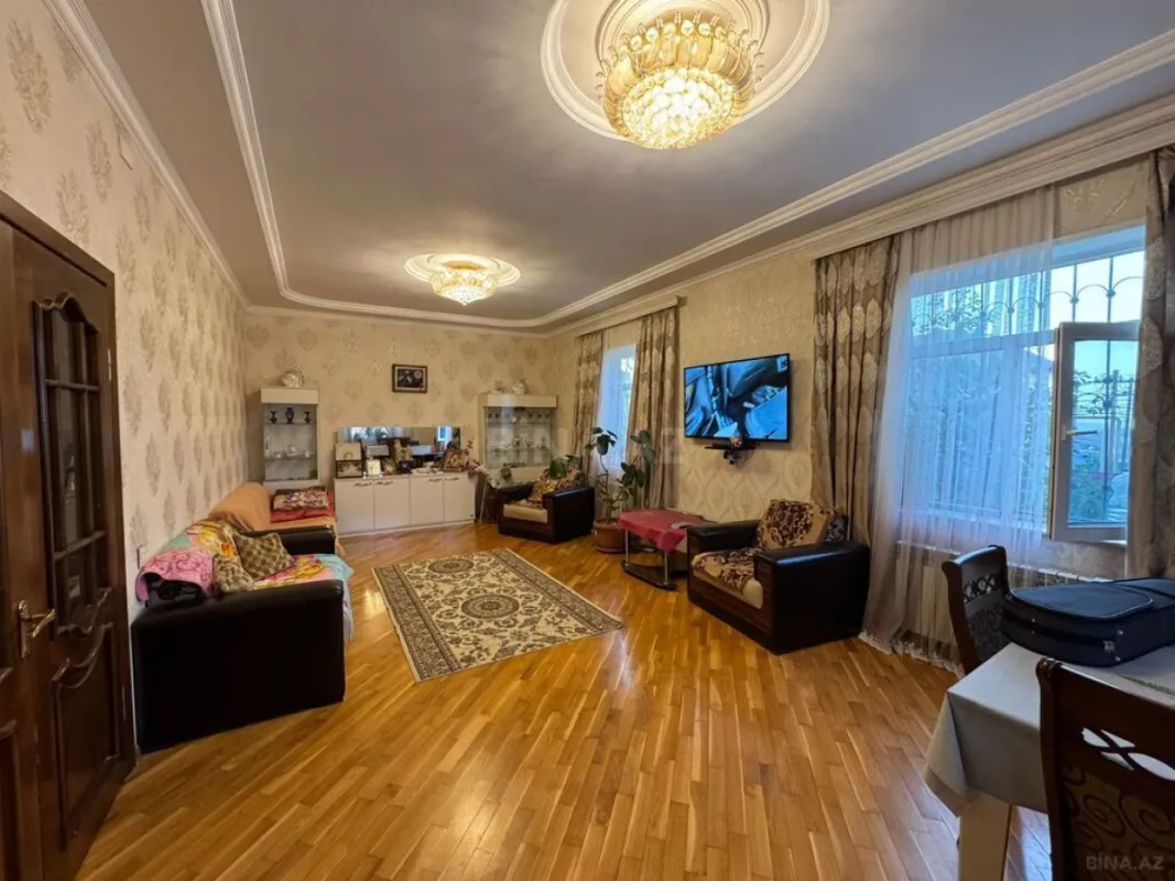 Satılır 5 otaqlı həyət evi 220 m²
