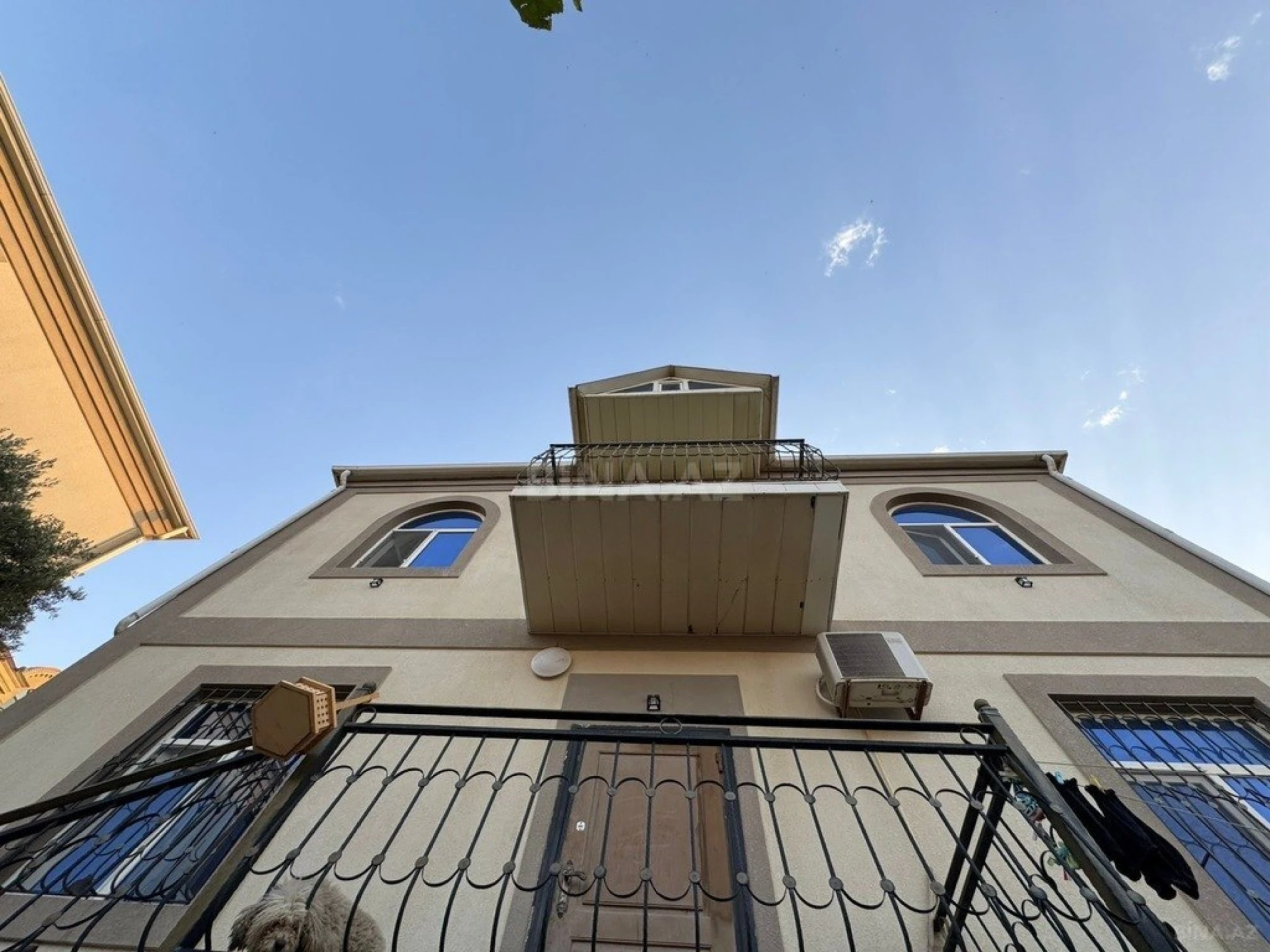 Satılır 5 otaqlı həyət evi 220 m²