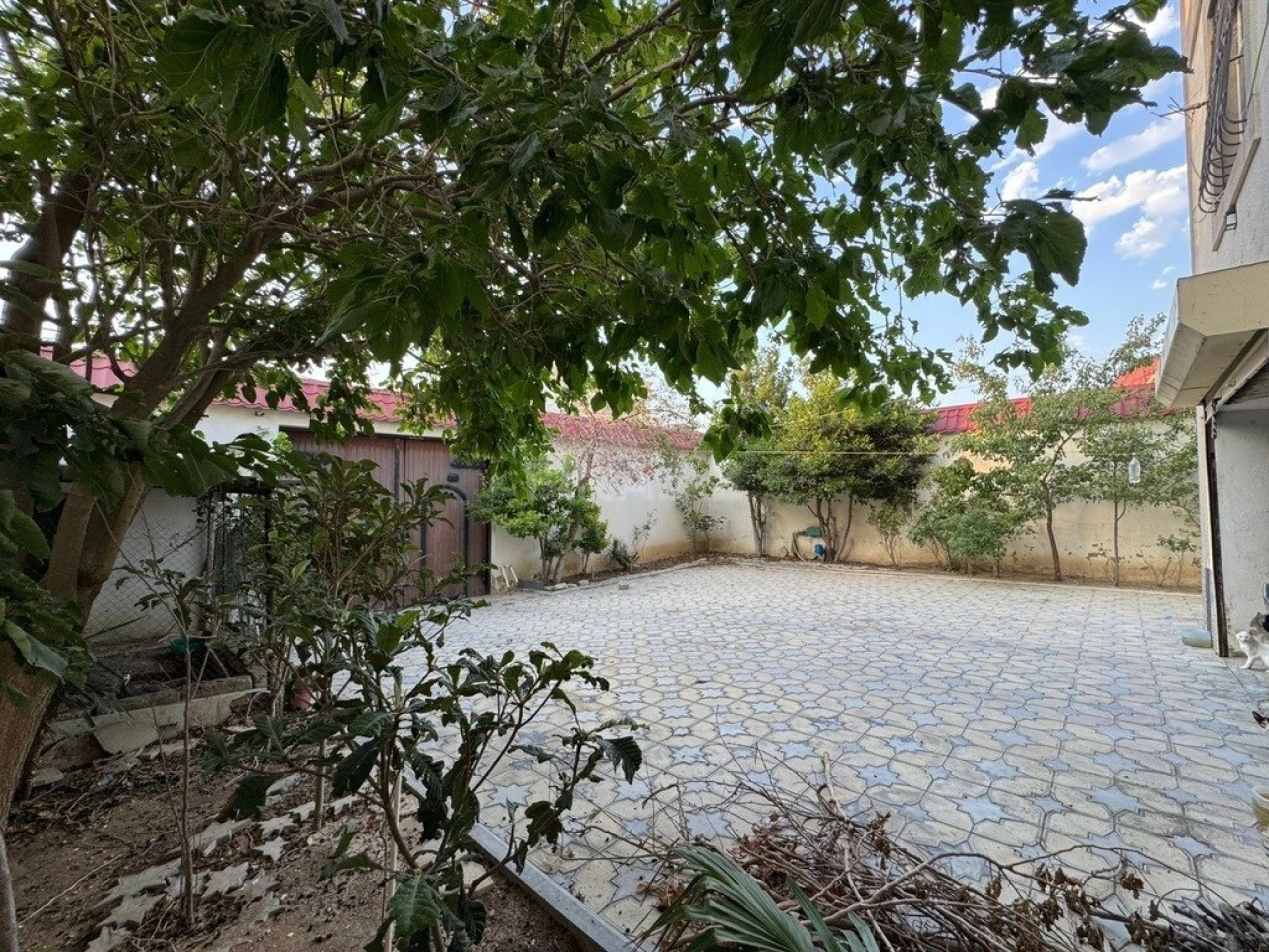 Satılır 5 otaqlı həyət evi 220 m²