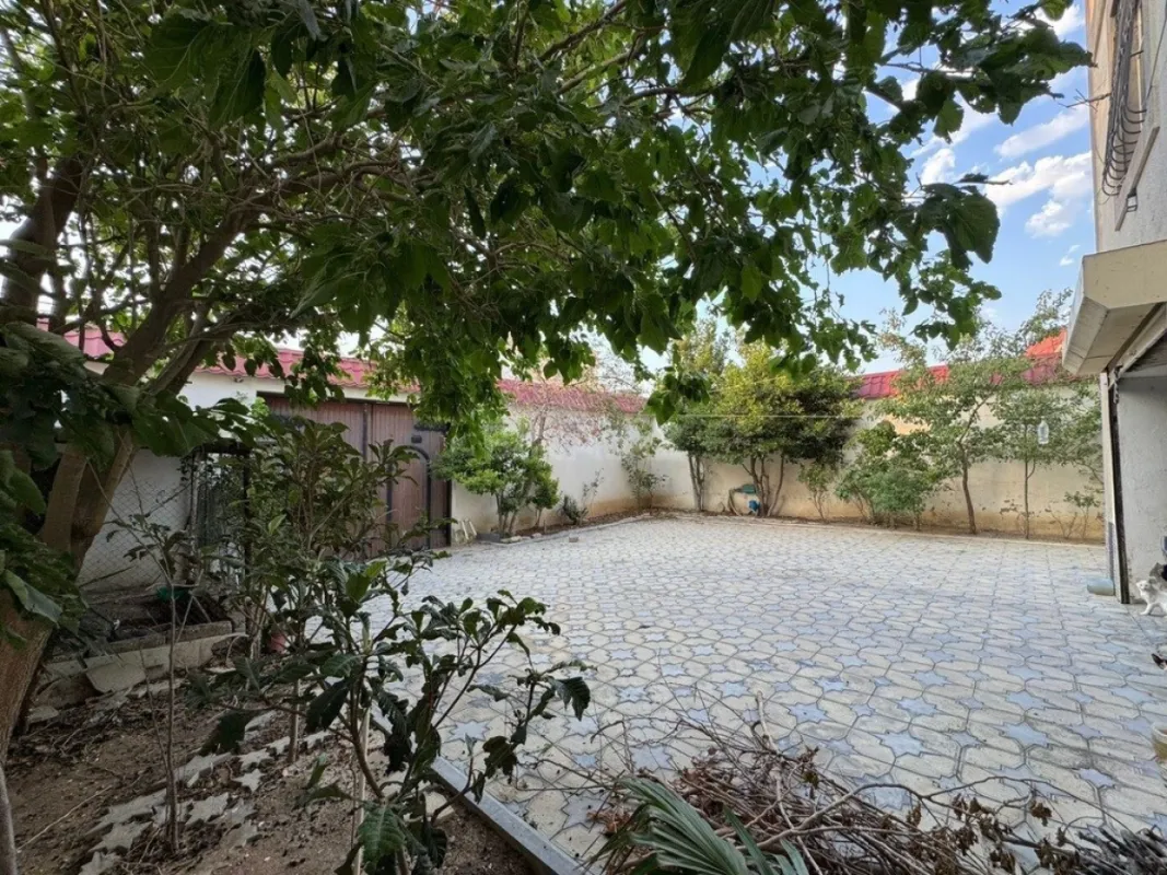 Satılır 5 otaqlı həyət evi 220 m²
