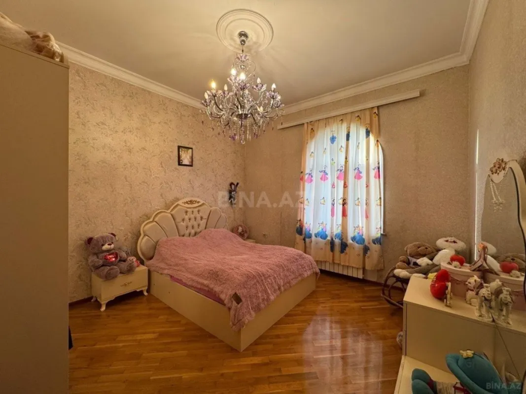 Satılır 5 otaqlı həyət evi 220 m²