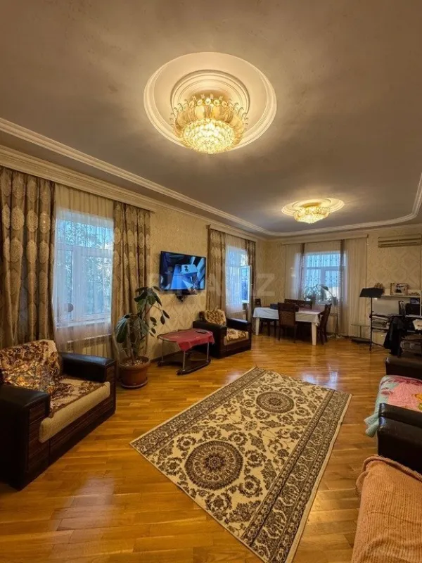 Satılır 5 otaqlı həyət evi 220 m²