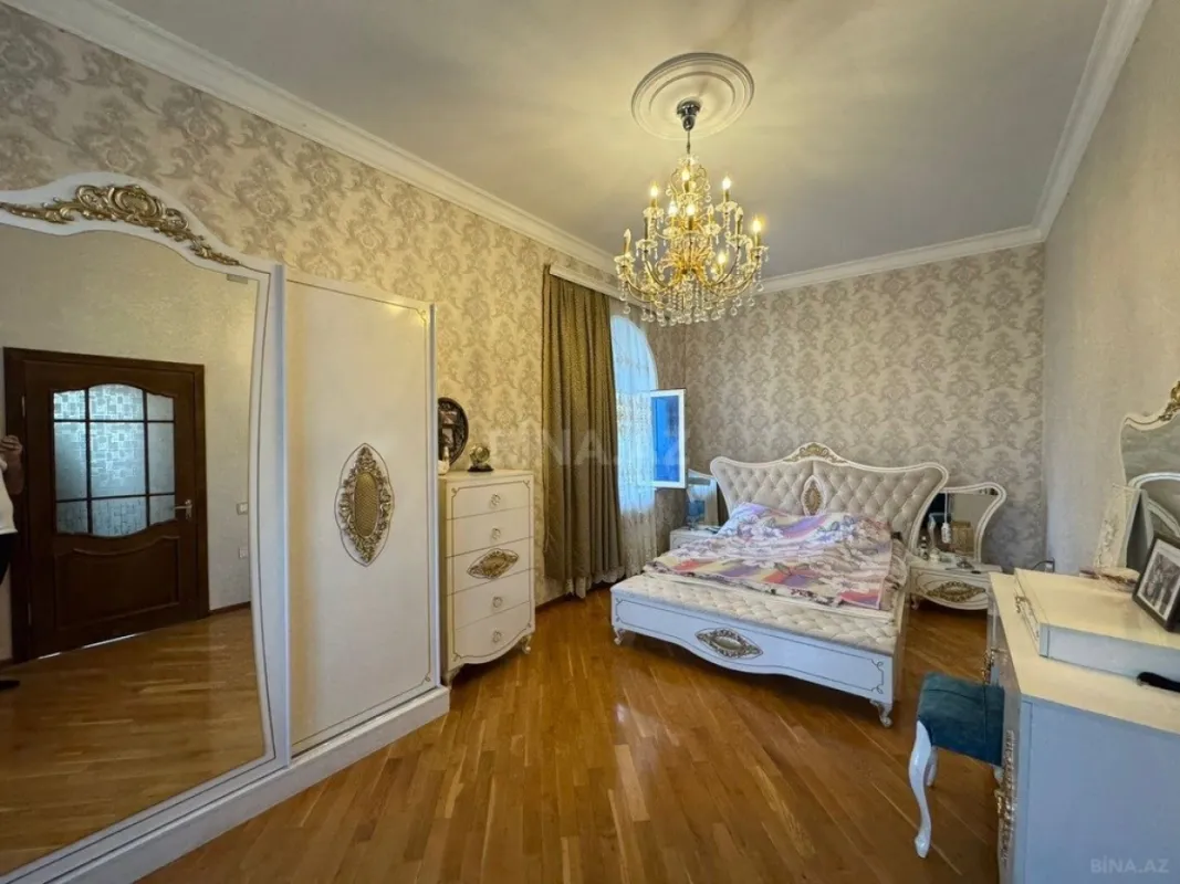 Satılır 5 otaqlı həyət evi 220 m²