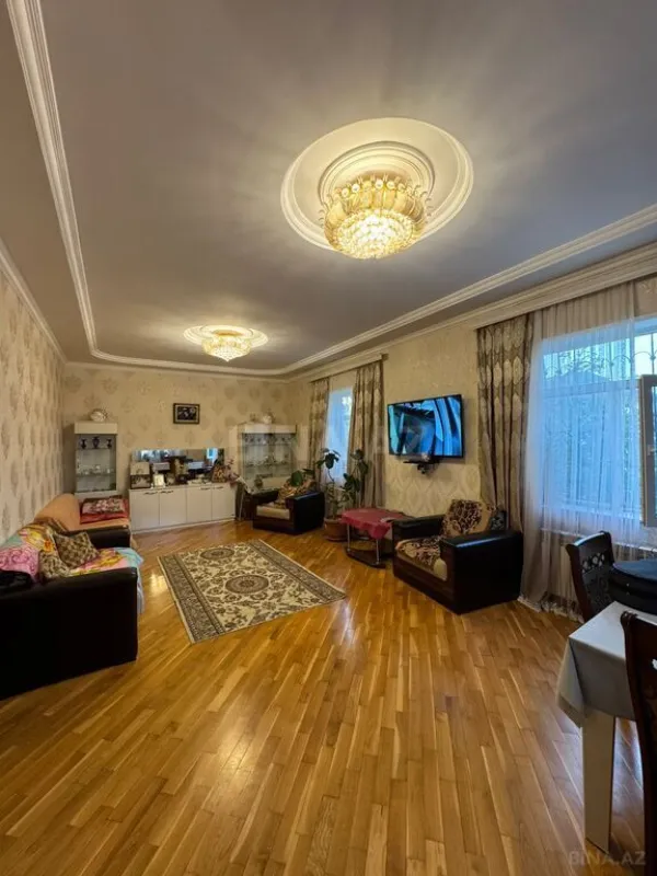 Satılır 5 otaqlı həyət evi 220 m²