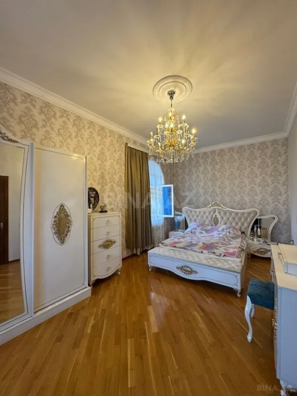 Satılır 5 otaqlı həyət evi 220 m²