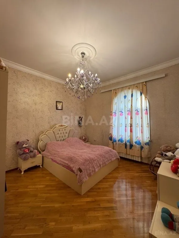 Satılır 5 otaqlı həyət evi 220 m²