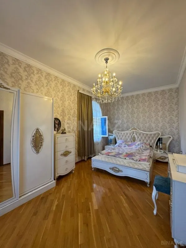 Satılır 5 otaqlı həyət evi 220 m²