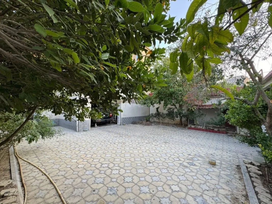 Satılır 5 otaqlı həyət evi 220 m²
