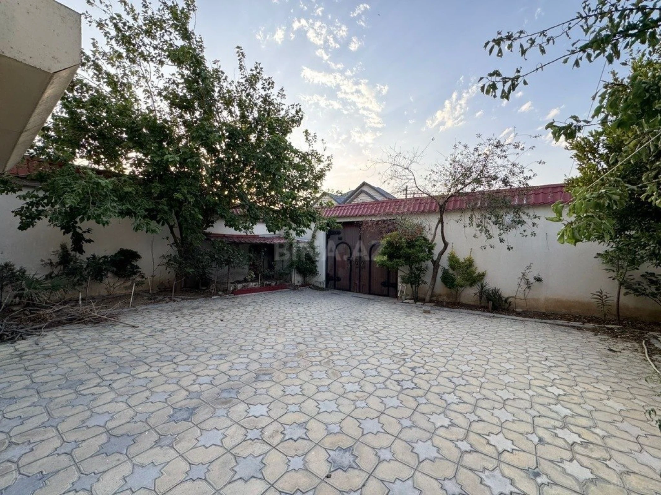 Satılır 5 otaqlı həyət evi 220 m²