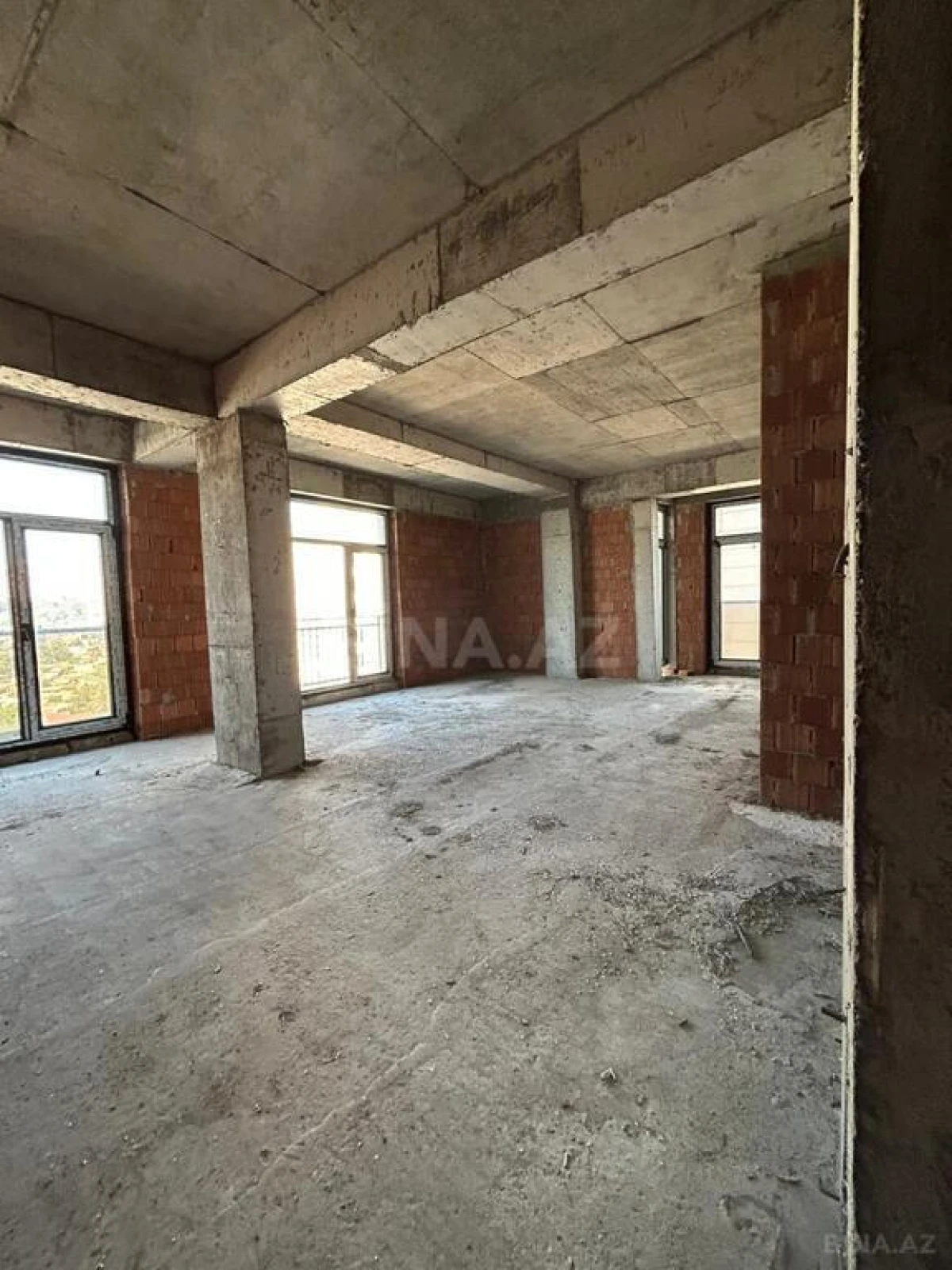 Satılır 3 otaqlı mənzil 101 m²