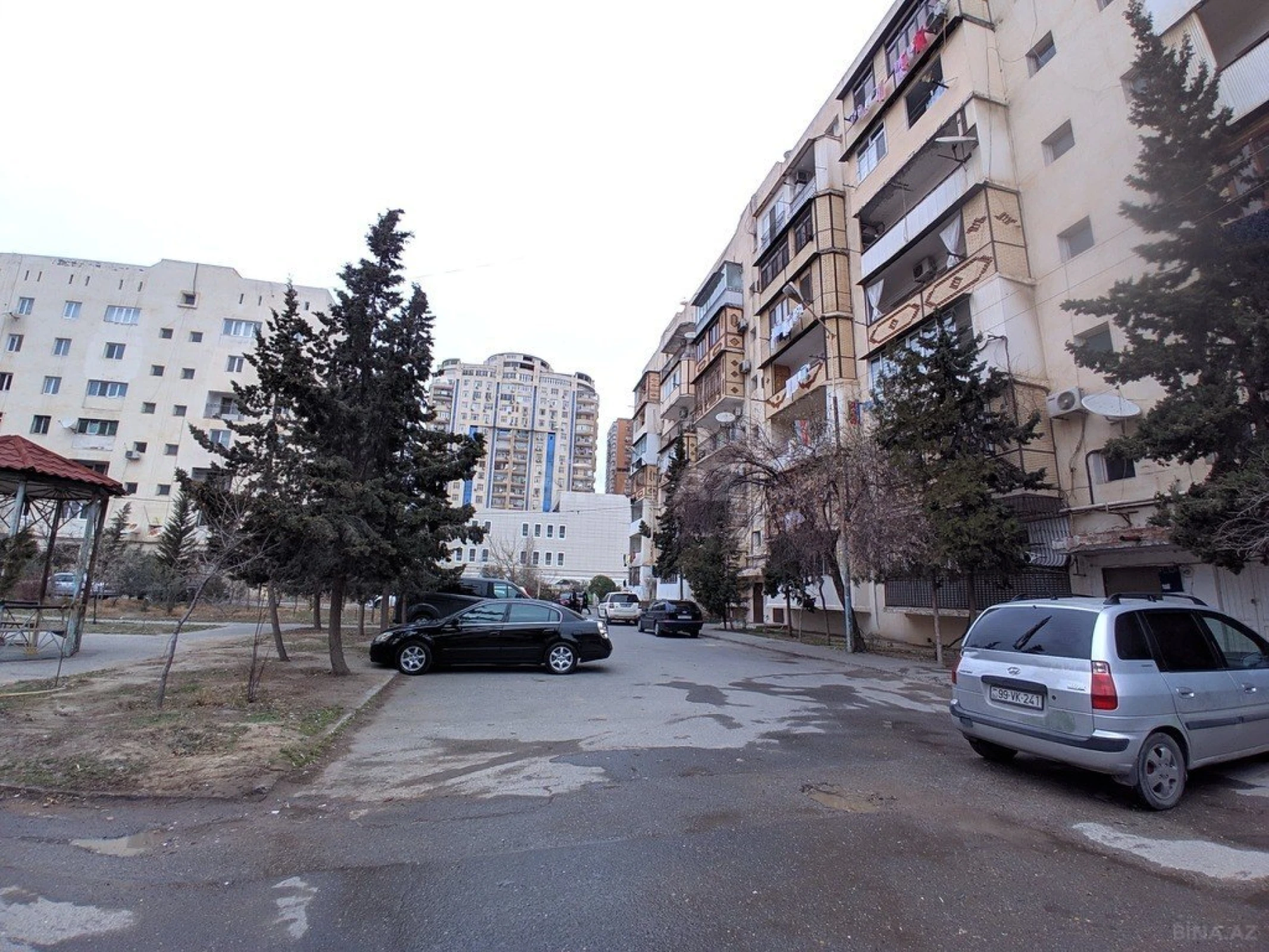 Satılır 4 otaqlı mənzil 100 m²