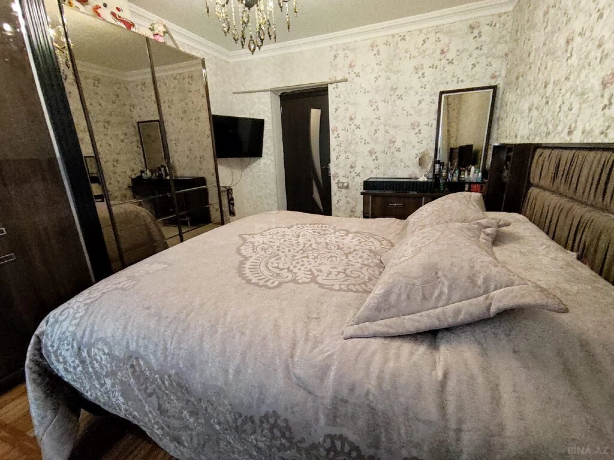 Satılır 4 otaqlı mənzil 100 m²