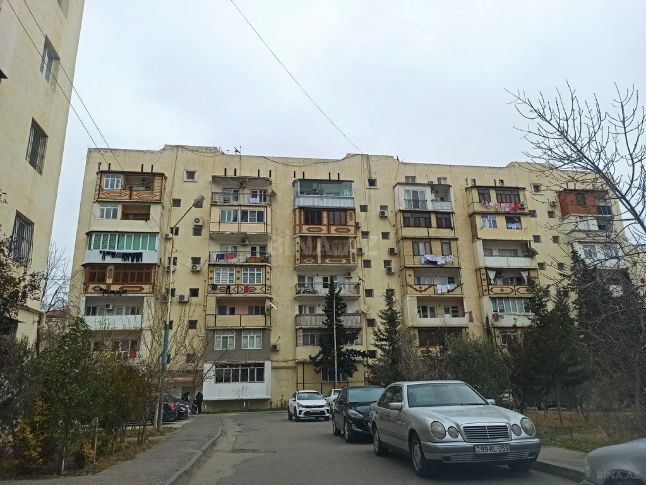 Satılır 4 otaqlı mənzil 100 m²