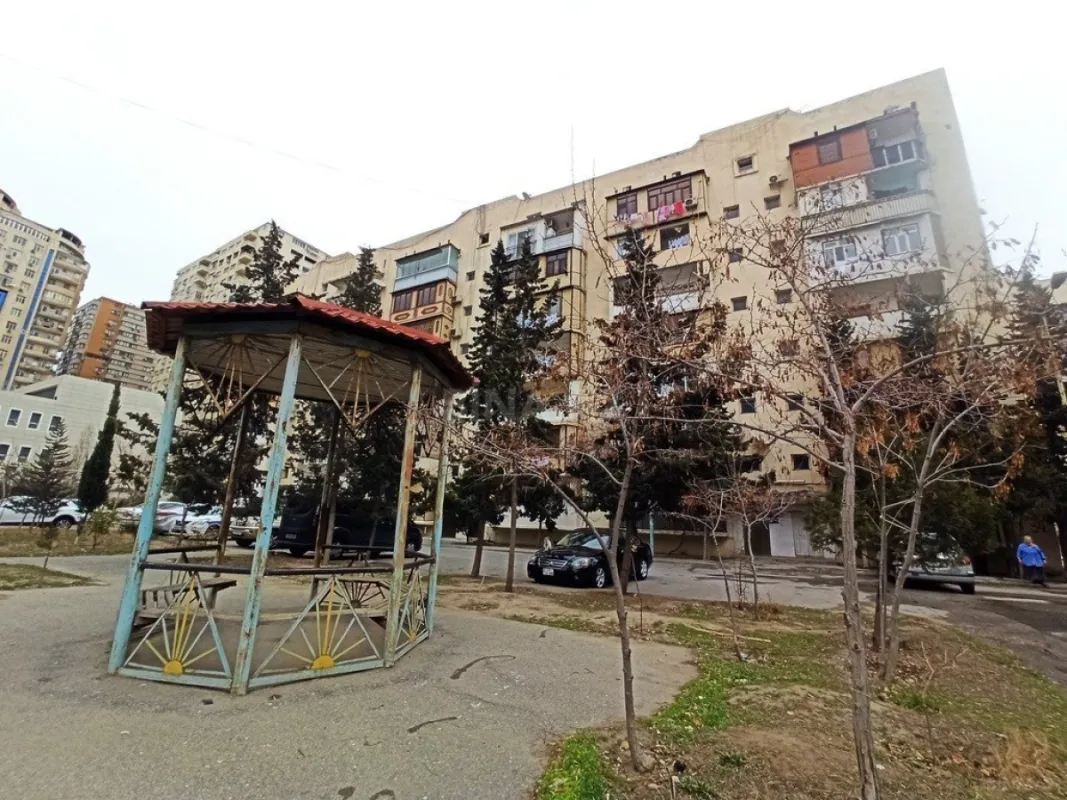 Satılır 4 otaqlı mənzil 100 m²