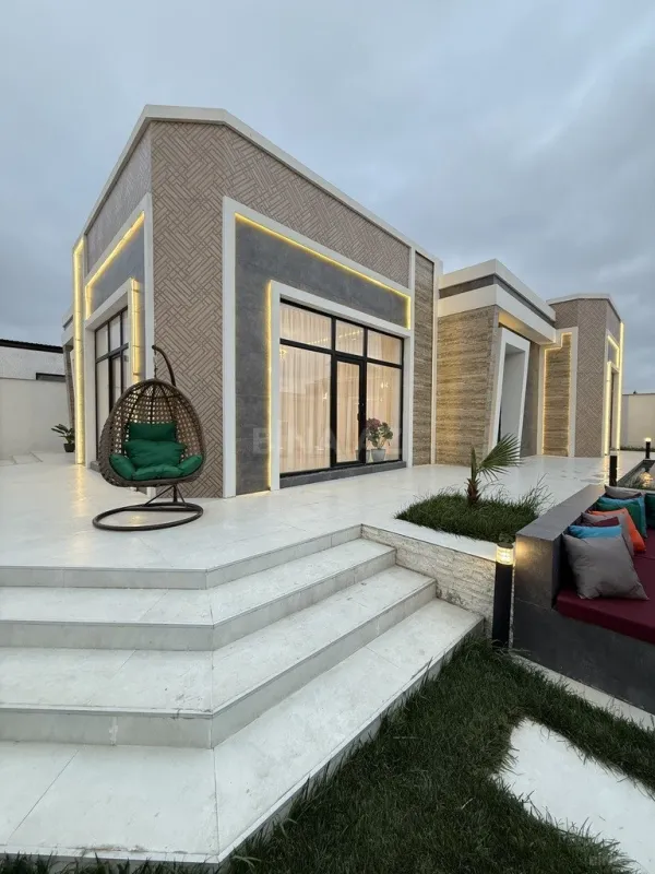 Satılır 5 otaqlı həyət evi 215 m²