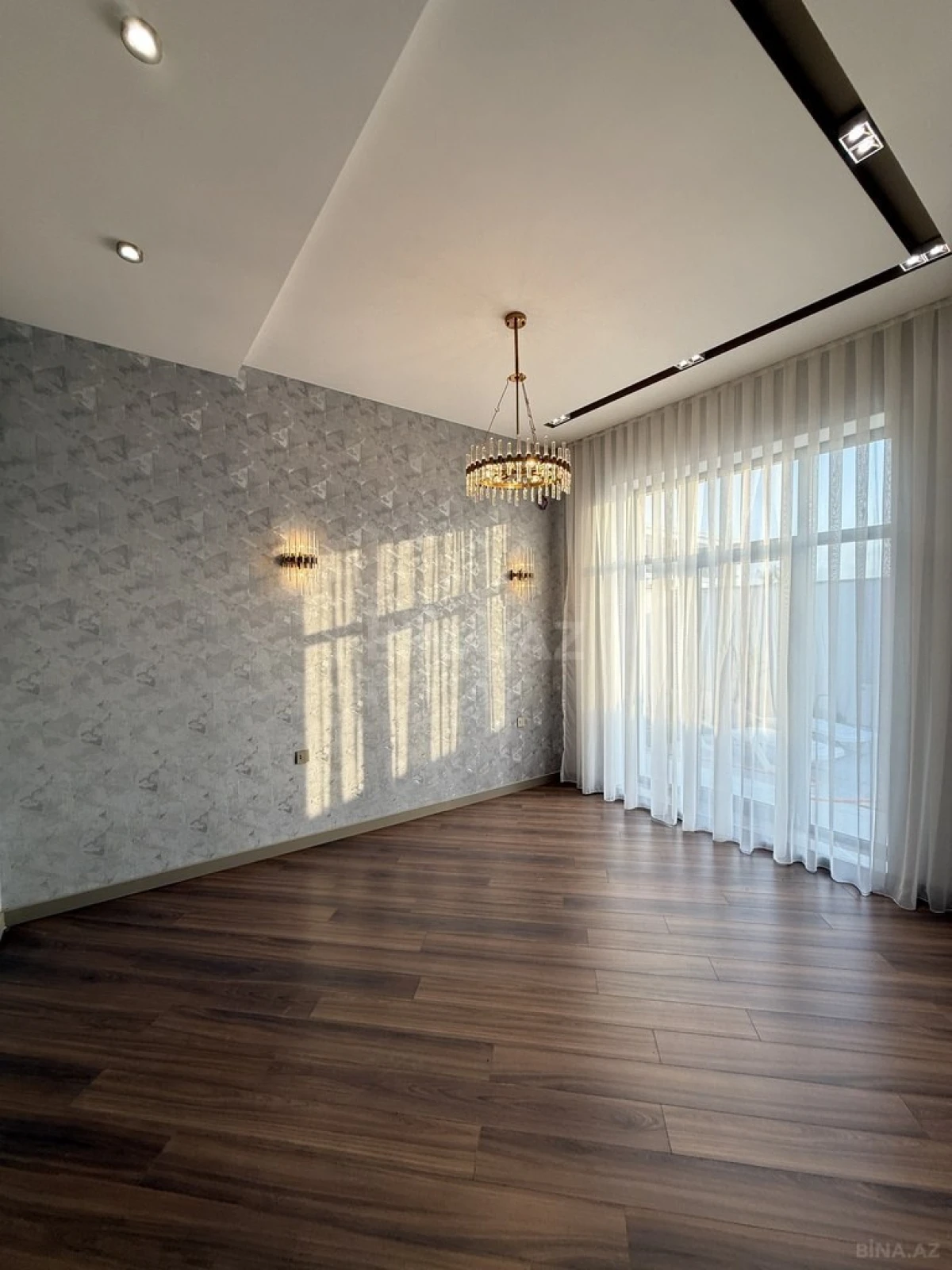 Satılır 5 otaqlı həyət evi 215 m²