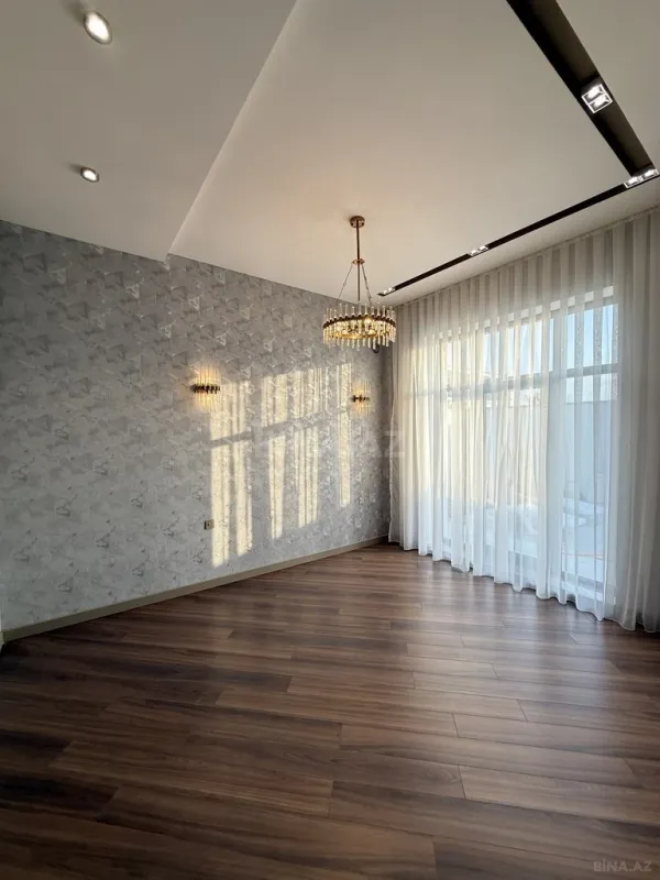 Satılır 5 otaqlı həyət evi 215 m²