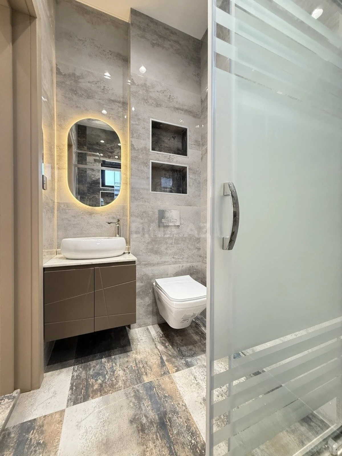 Satılır 5 otaqlı həyət evi 215 m²