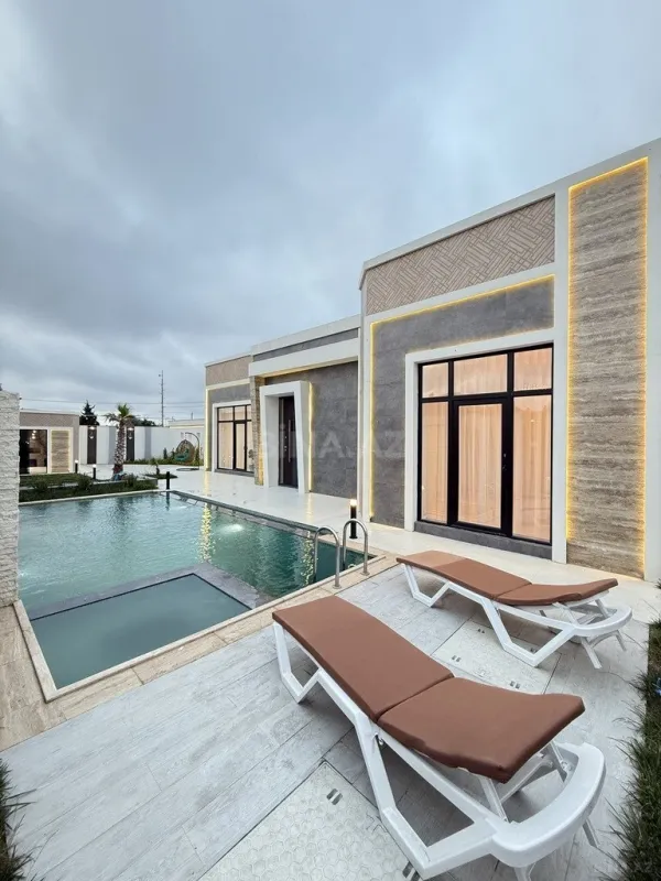 Satılır 5 otaqlı həyət evi 215 m²